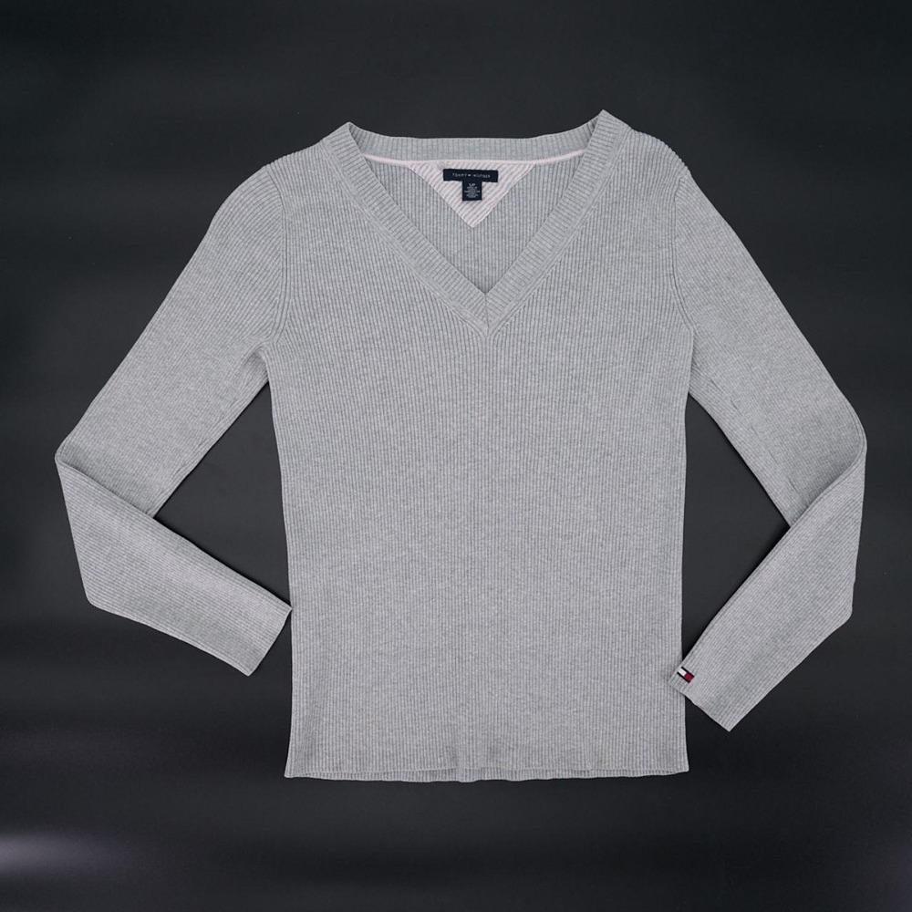 Heather gray Tommy Hilfiger sweater has a fine ribbed cotton-blend knit